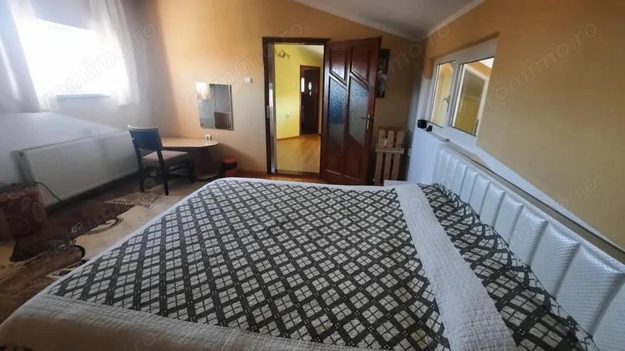 Vand casa si spatiu comercial pe Nicolae Titulescu nr.71 Lugoj - 2