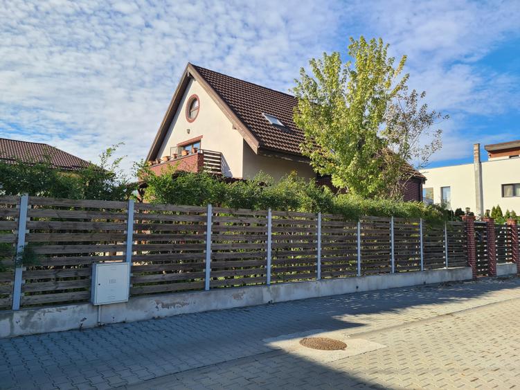 Casă individuală cu 5 camere cu Canalizare în Odăi