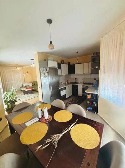 Casa cocheta, cu 4 camere, 130 mp - zona linistita - 3