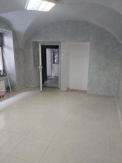 Inchiriez spatiu comercial cca 45 mp ultracentral in Sibiu pe Balcescu in curte cu vad f bun 550 E. - 7