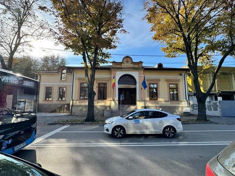 Cladire cu un aspect aparte de inchiriat in Centrul Focsaniului - 22