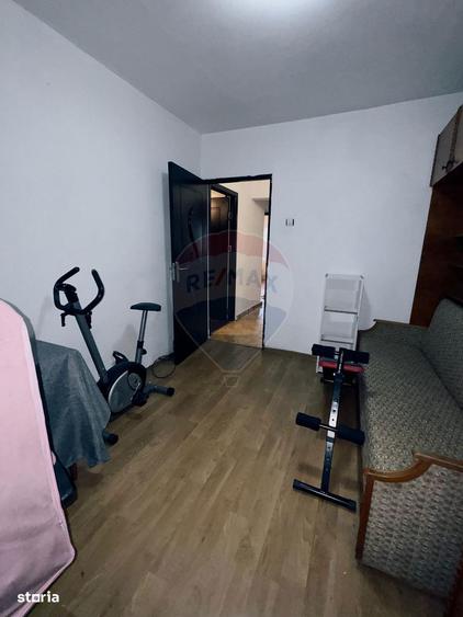 De inchiriat, 4 camere, decomandat, bilateral, centrala proprie, 400 - 9