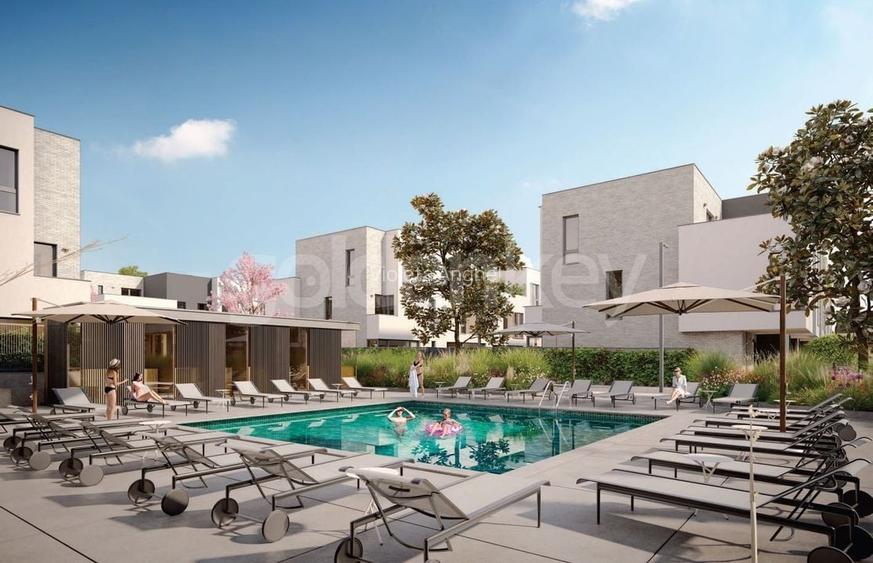 Vila cu 7 camere in complex cu piscina