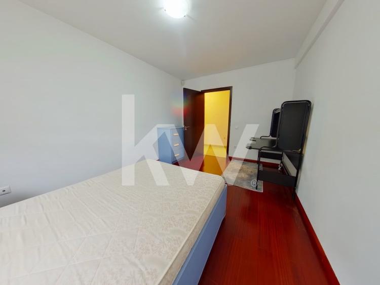 Închiriere apartament 4 camere, acces la parcare cu barieră, strada De Mijloc - 10