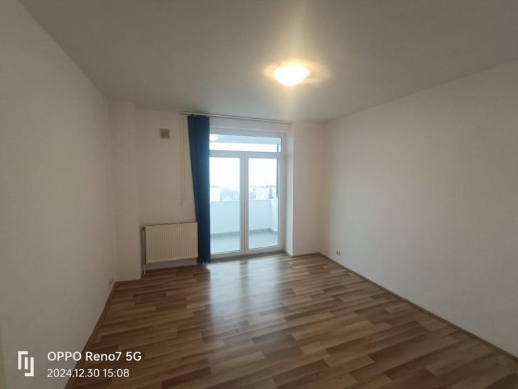 Apartament de vanzare 4 camere - living și 3 dormitoare - 8