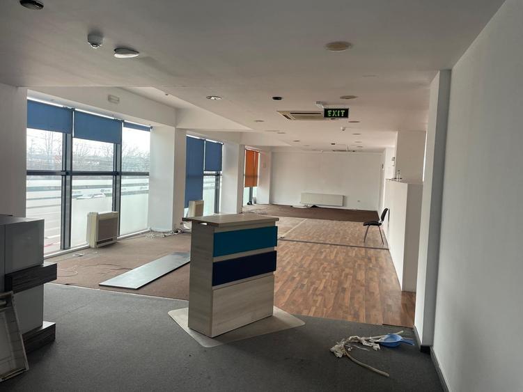 Cladire de birouri si spatii comerciale P+4E, stradal la DN1 - 11