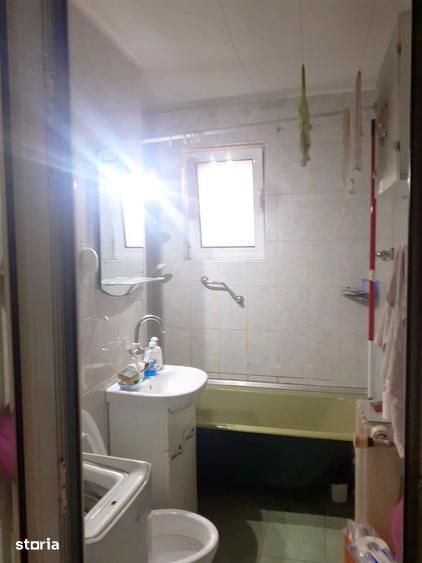 Apartament cu 3 camere semidecomandat în Mărăști