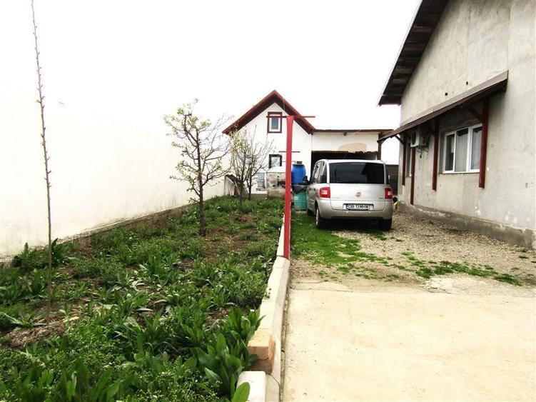 Cu mare potential! Vanzare Casa P+Pod si acoperis tip terasa in Ulmi. - 6