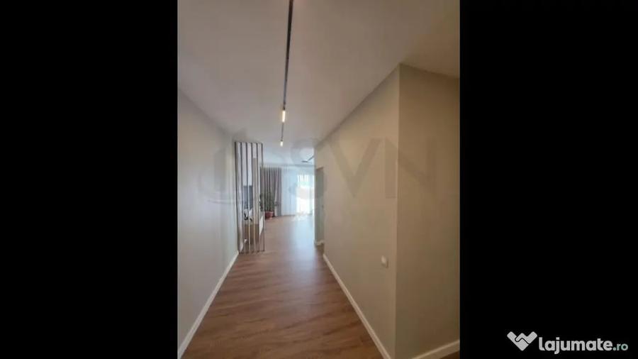 Apartament cu 4 camere decomandat în Sud