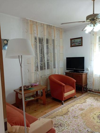 Casa -constructie solida-garaj-curte-zona Gojdu Deva - 4