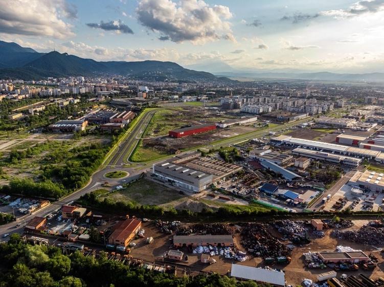 TEREN IN SENS GIRATORIU - 3