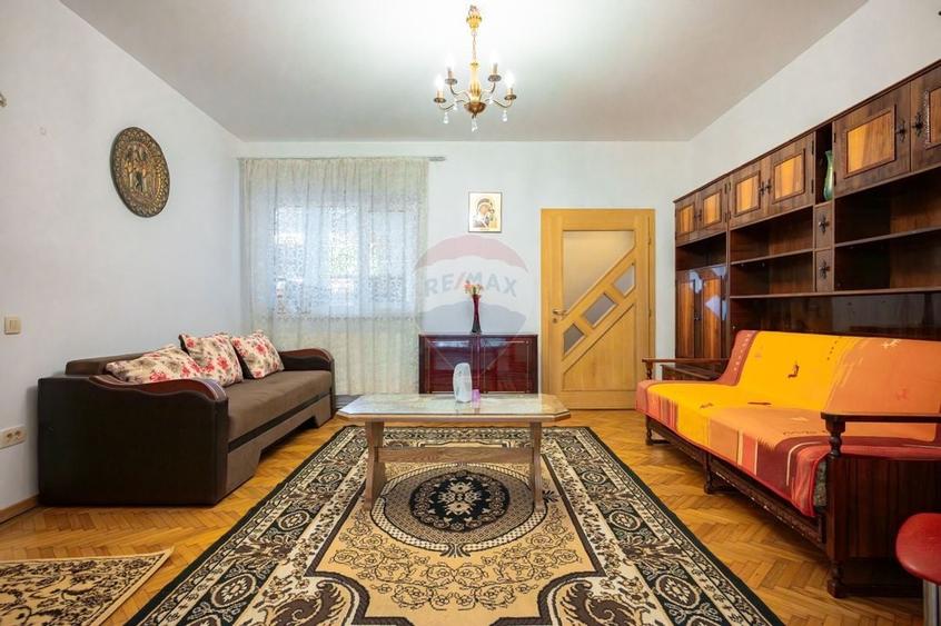 De inchiriat apartament 3 camere la casa, zona Florilor cu parcare - 12