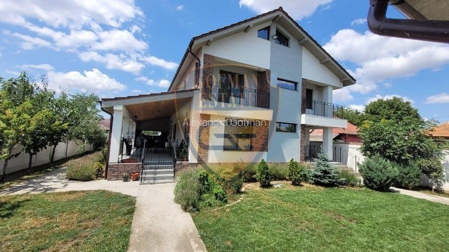 Casă individuală cu 6 camere în Valu lui Traian