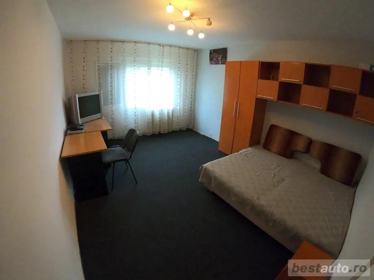 Inchiriez garsoniera in complexul studnetesc la etajul 2 - 2