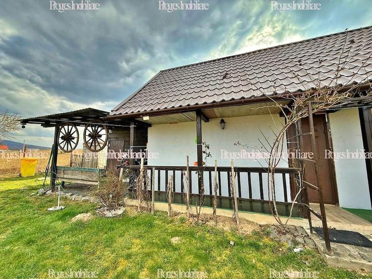 Casa de vacanta Surduc -Langa lac- 3 camere - 400 mp teren - CF- Utilitati- 43.000 euro, comision 0 - 4