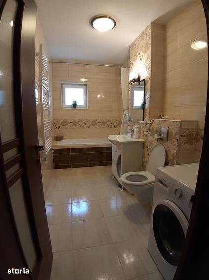 Apartament cu 3 camere decomandat în Turnișor