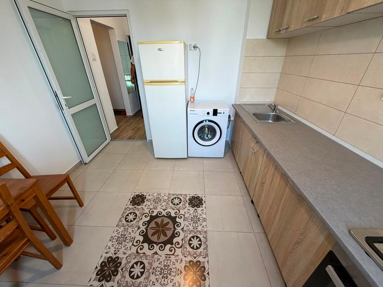 Apartament cu 2 camere decomandat în Titan