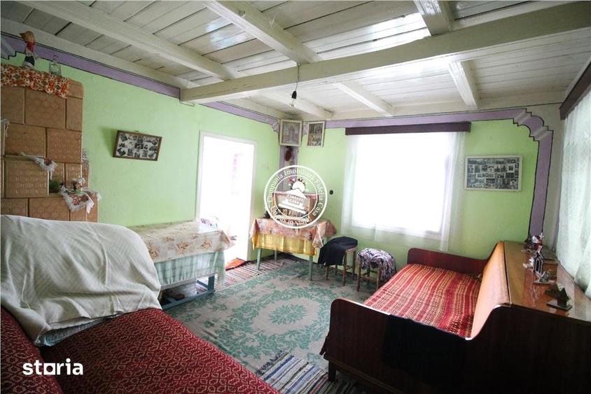 Casă cu 3 camere cu Teren 3700 Mp în Comarna