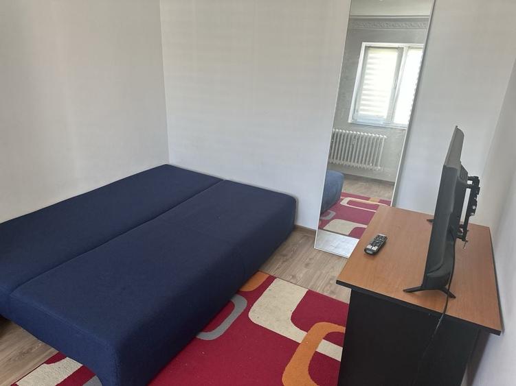 Apartament cu 2 camere decomandat în Podu Roș