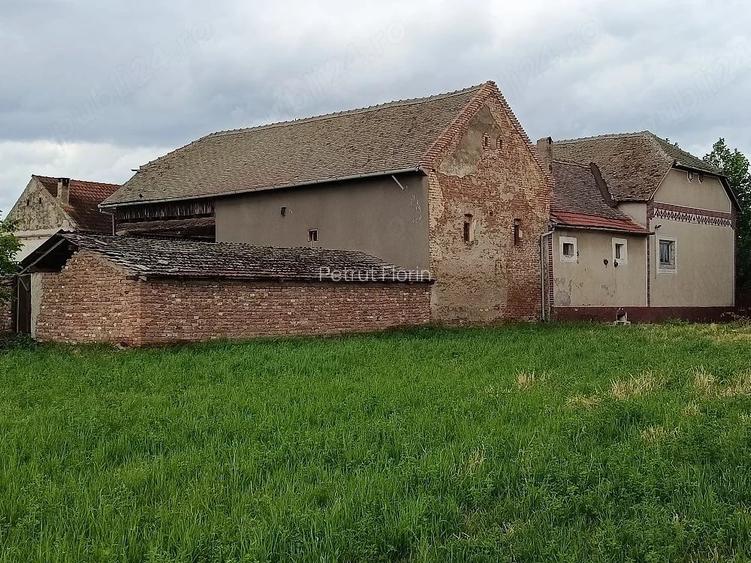 Casă cu Teren 2877 Mp în Tomnatic