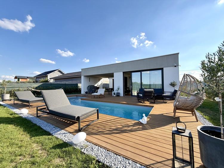 Casă individuală cu 3 camere cu Piscina în Dumbrăvița