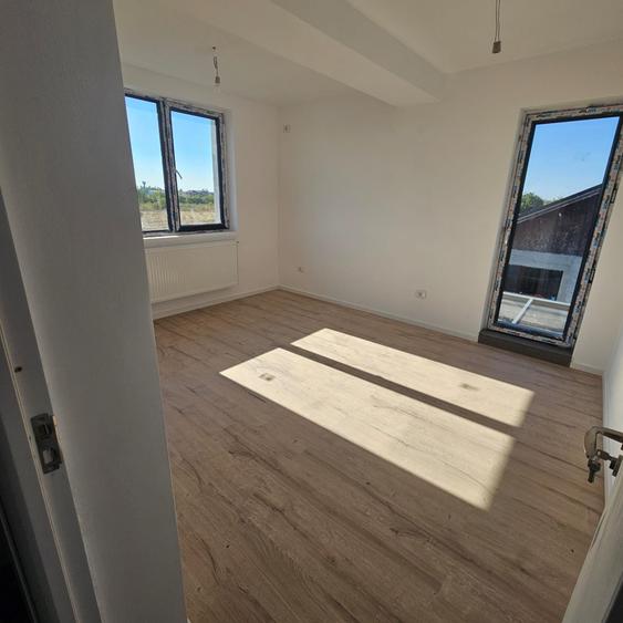 Duplex cu 4 camere cu Canalizare în Balotești