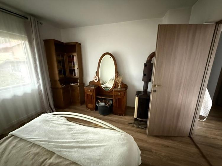 Casă individuală cu 5 camere cu Teren 1000 Mp în Central