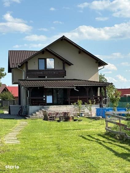 Casă cu 4 camere cu Teren 1400 Mp în Central