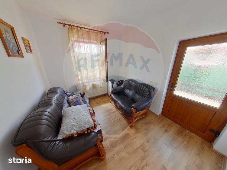 Casă cu 4 camere cu Teren 1439 Mp în Central