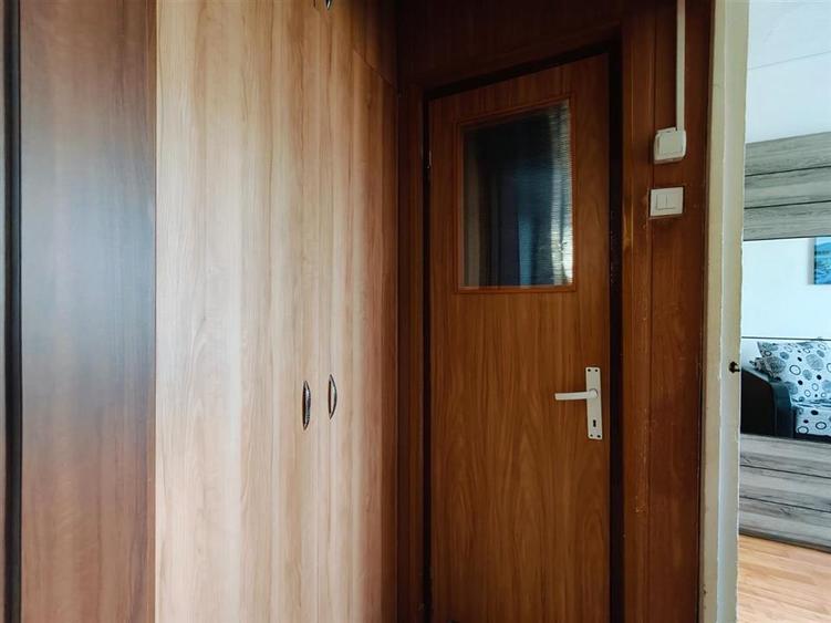 Apartament cu 3 camere semidecomandat în Florilor