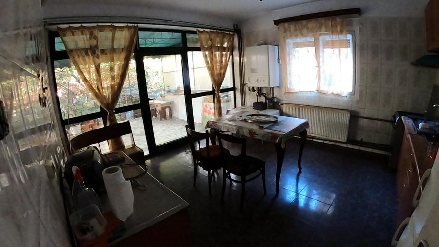 Casă cu 4 camere cu Teren 350 Mp în Central