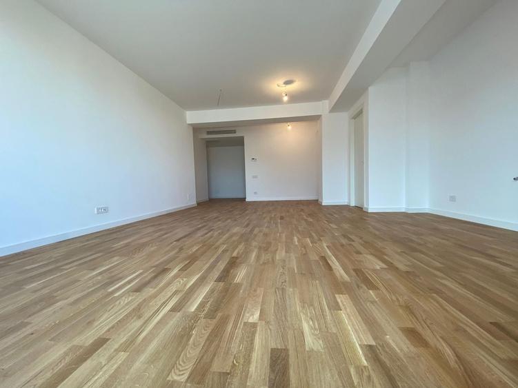 Apartament cu 3 camere semidecomandat în Pipera