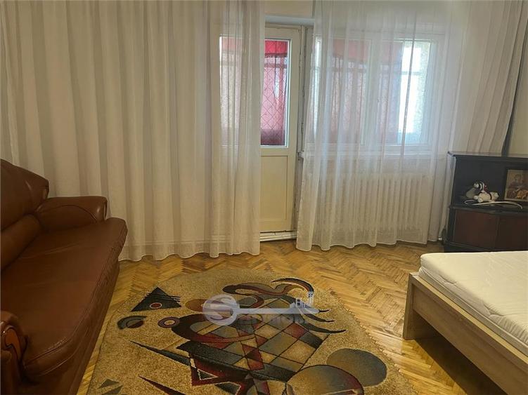 Garsonieră decomandată în Cug