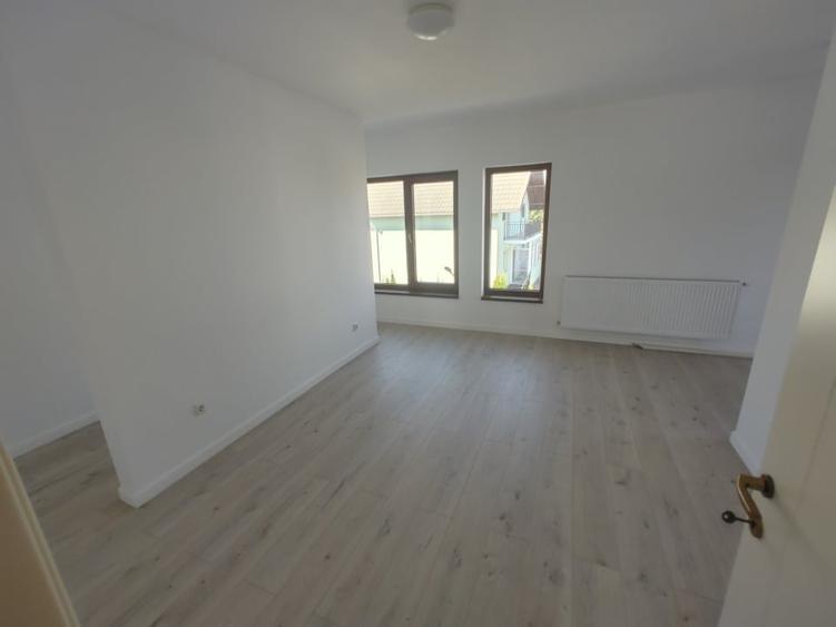 Duplex cu 4 camere cu Canalizare în Bucov
