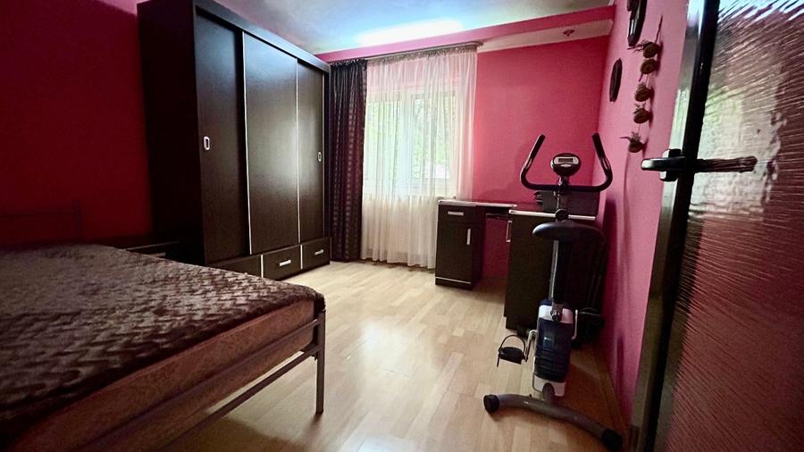 Apartament cu 3 camere decomandat, mobilat în Micro 19