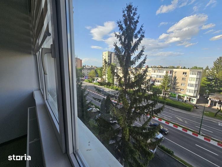 Apartament cu 3 camere decomandat în Astra