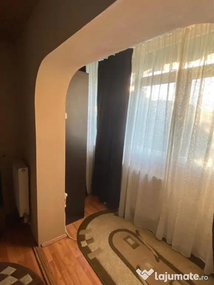 Apartament cu 3 camere decomandat în 1 Mai