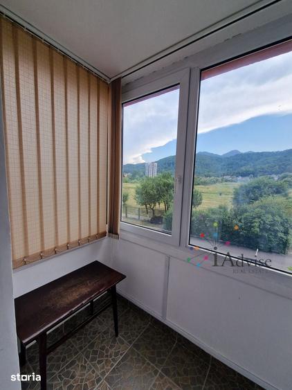 Apartament cu 4 camere decomandat în Noua