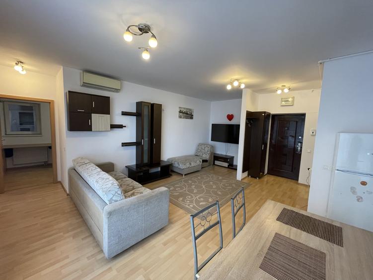 Apartament cu 3 camere semidecomandat, mobilat în Titan