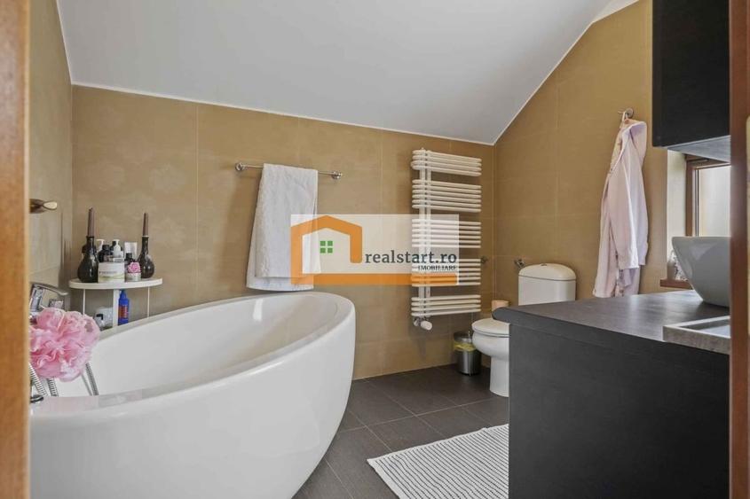 Casă cu 6 camere cu Teren 650 Mp în Corbeanca