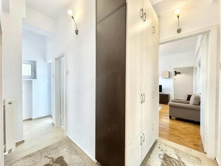 Apartament cu 4 camere semidecomandat, mobilat în Romană