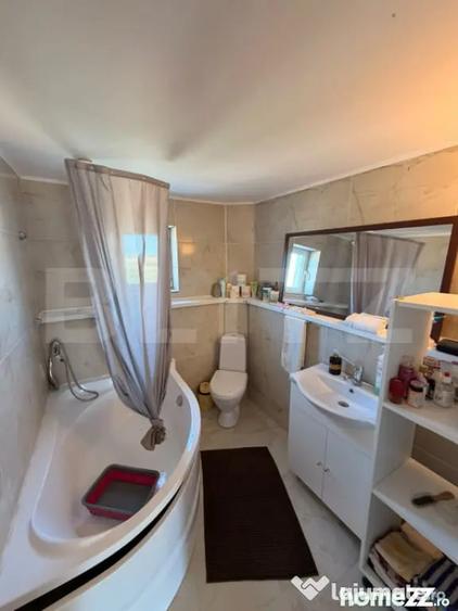 Casă cu 9 camere cu Teren 800 Mp în Central