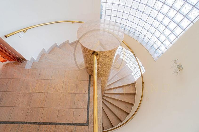 Ultracentral -Cladire impozanta  D+P+2E. - 35