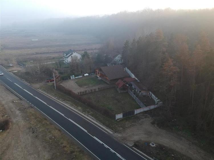 Casa spatioasa, ideala pentru locuinta sau afacere  1500 mp teren, situata pe d - 3