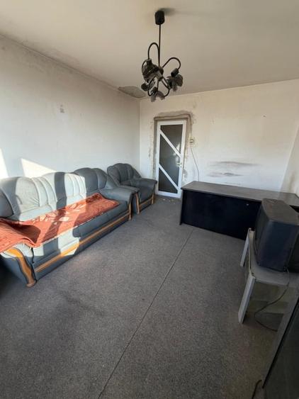 Apartament cu 3 camere decomandat, mobilat în Calea București