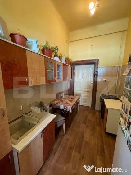 Apartament cu 2 camere semidecomandat, mobilat în Central