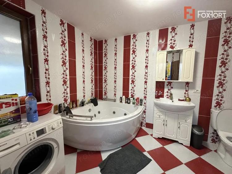 Casă cu 12 camere cu Teren 1560 Mp în Bucovăț (Remetea Mare)