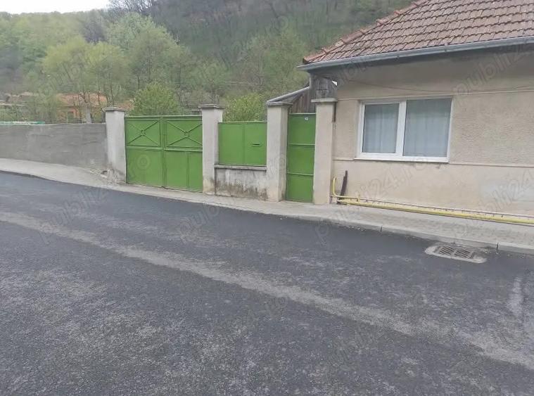 Casa de vanzare .Zona buna. - 1