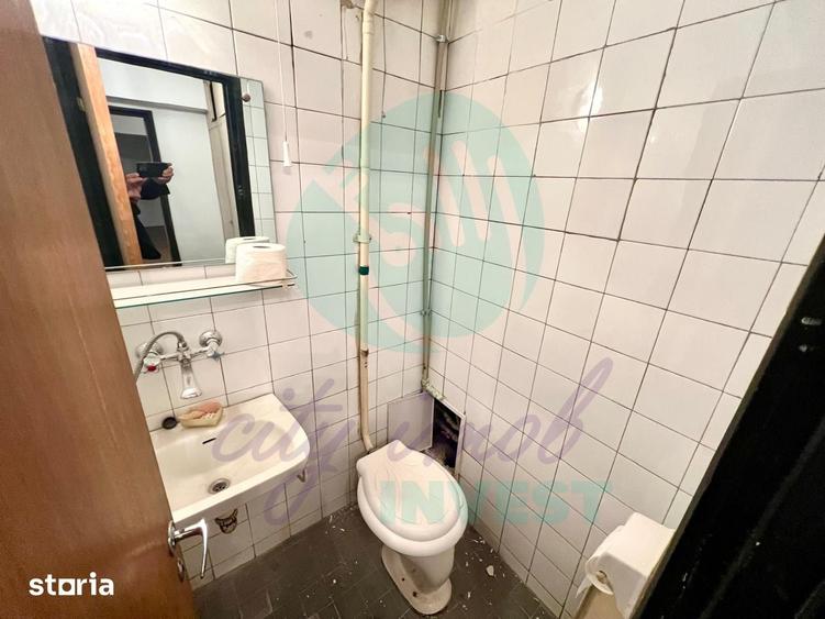 Apartament cu 4 camere semidecomandat în Centrul Civic