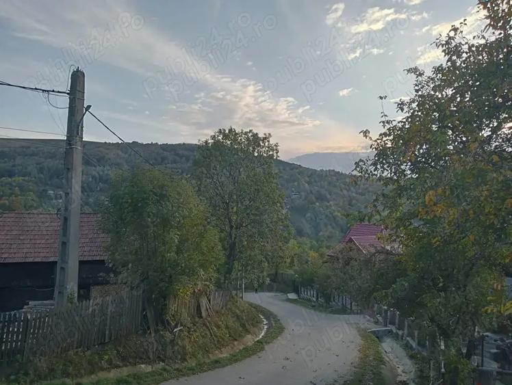 Okazie Vind casa in Sotrile toate utilitatile,teren 1200mp ,53000 E - 2